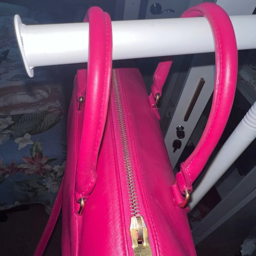 Saint Laurent Fuchsia bandoliere Bag w/removable crossbody strap - Picture 6 of 13